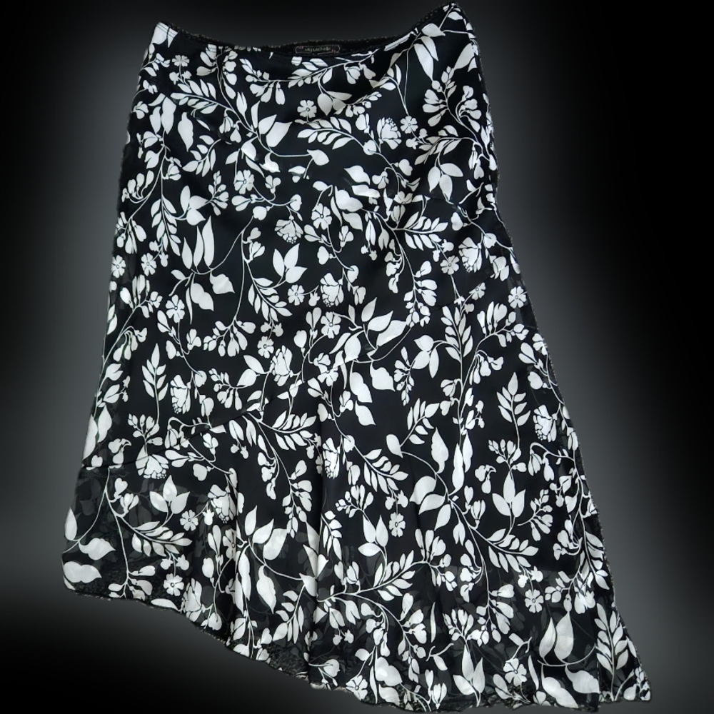 MY MICHELLE SKIRT SIZE LARGE